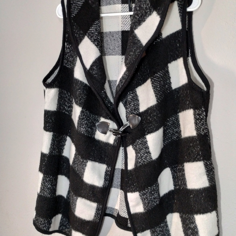 Coco+CARMEN Black and White Plaid Vest M